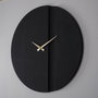 Wallity Block Metal Wall Clock - APS096 Negro y dorado